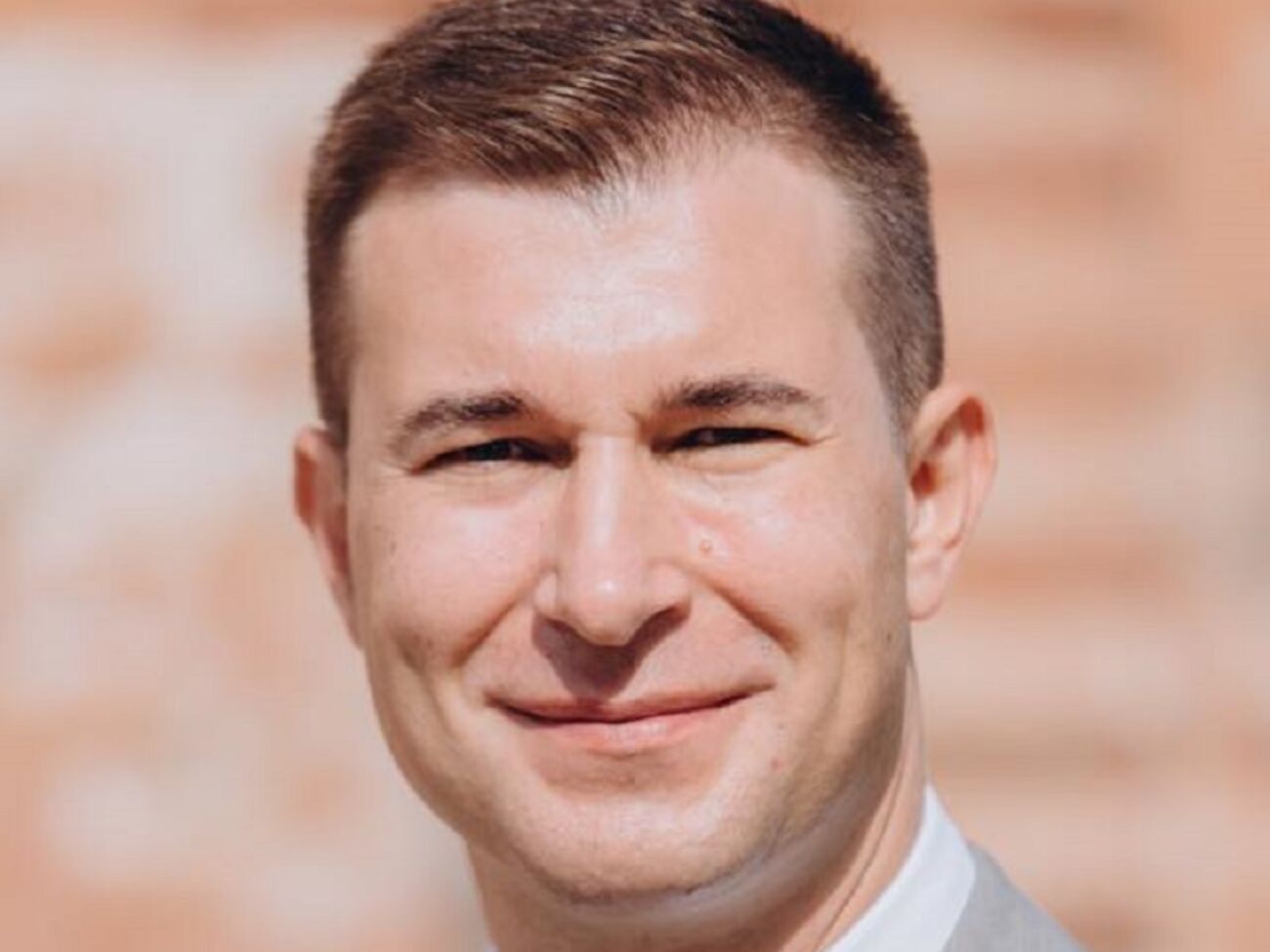 Речь не идет о политике, речь идет о выживании Украины как европейского демократического государства, заявил Ломако