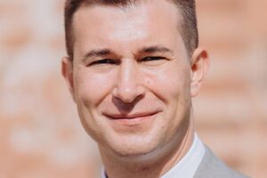 Речь не идет о политике, речь идет о выживании Украины как европейского демократического государства, заявил Ломако