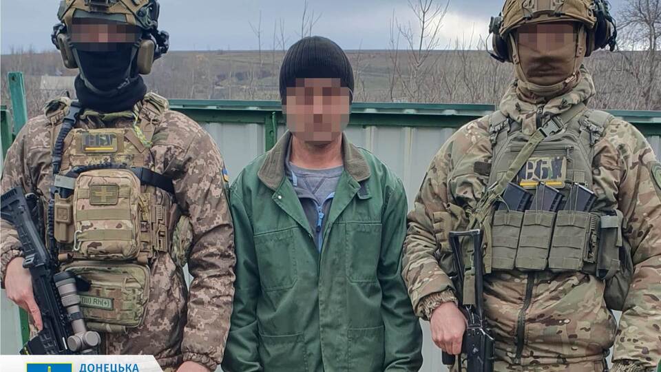За завданням кураторки чоловік вишукував дані про тимчасове розміщення особового складу сил оборони на території Дружківки, вважає Донецька обласна прокуратура
