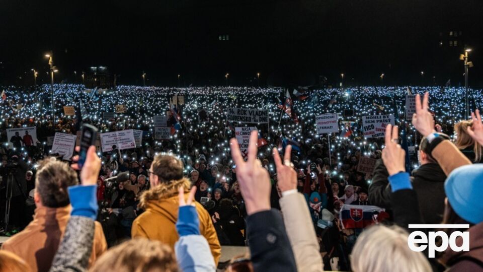 За інформацією ЗМІ, мітингують у Братиславі, Кошице, Банській Бистриці, Нітрі, Трнаві, Жиліні, Попраді, а також за кордоном