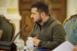 Разрабатывается специальный контракт, в котором будет много льгот для лиц допризывного возраста, сообщил Зеленский