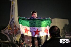 В ЕС считают, что отмена санкций поддержит Сирию в ее хрупком переходном периоде при новом президенте Ахмеде аш-Шараа, пишет Bloomberg