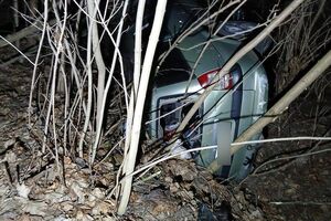 В результате ДТП машина перевернулась