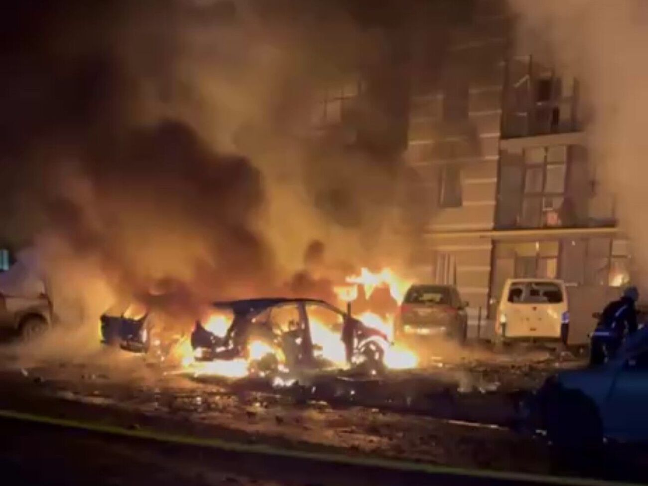 В Сумах из-за российской воздушной атаки, предварительно, уничтожены семь автомобилей, рассказали в ОВА