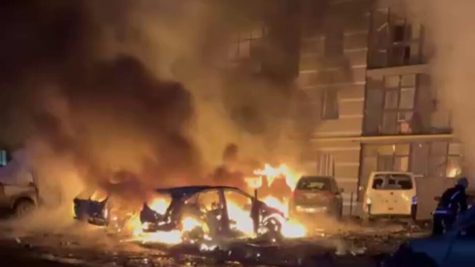 В Сумах из-за российской воздушной атаки, предварительно, уничтожены семь автомобилей, рассказали в ОВА