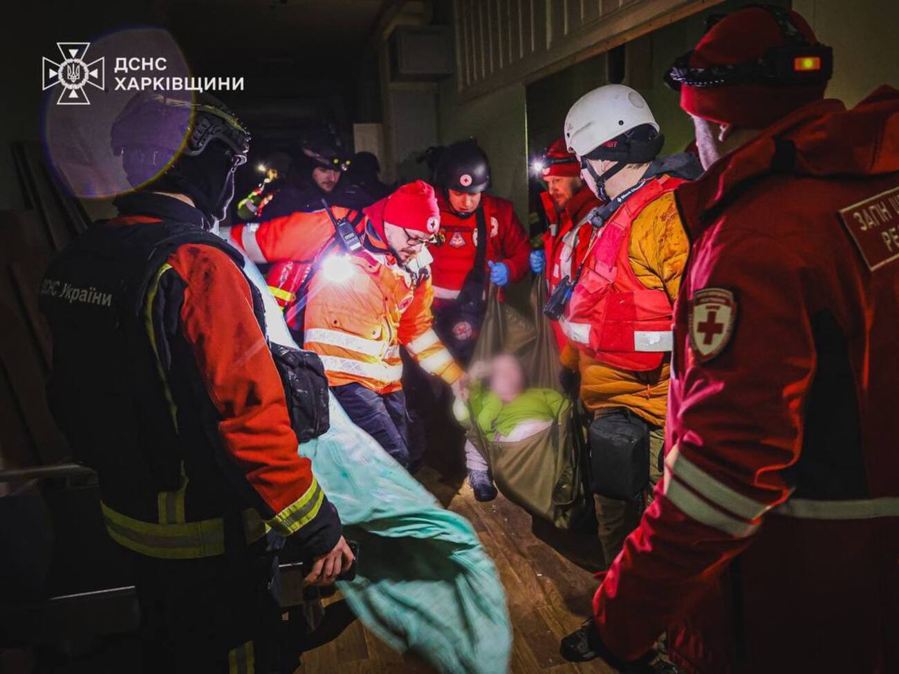 Из горевшего корпуса больницы эвакуировали 64 человека
