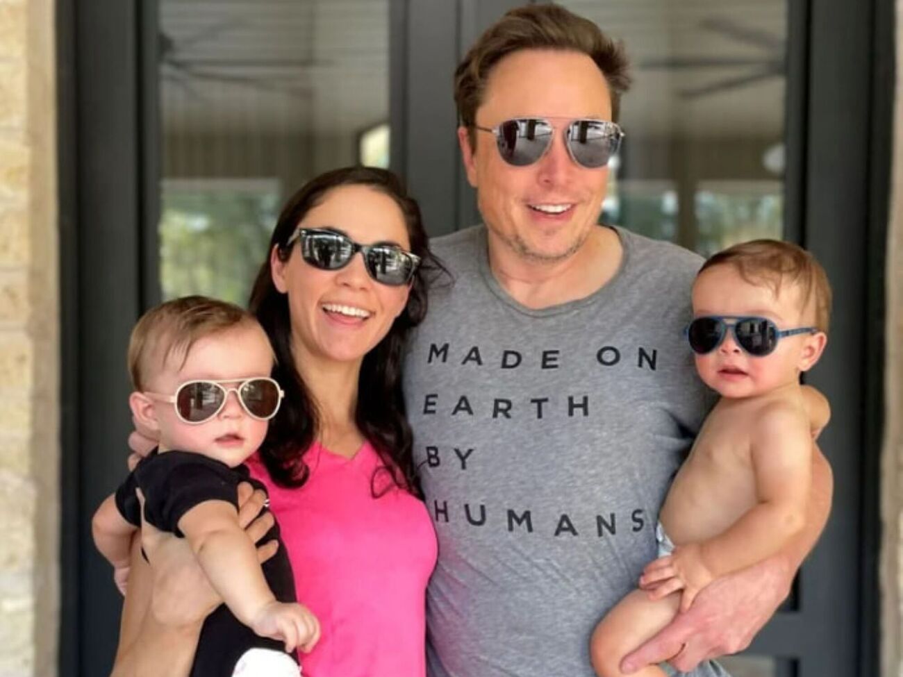 По состоянию на март 2025 года Маск официально является отцом 14 детей, матерью четверых из них является Зилис