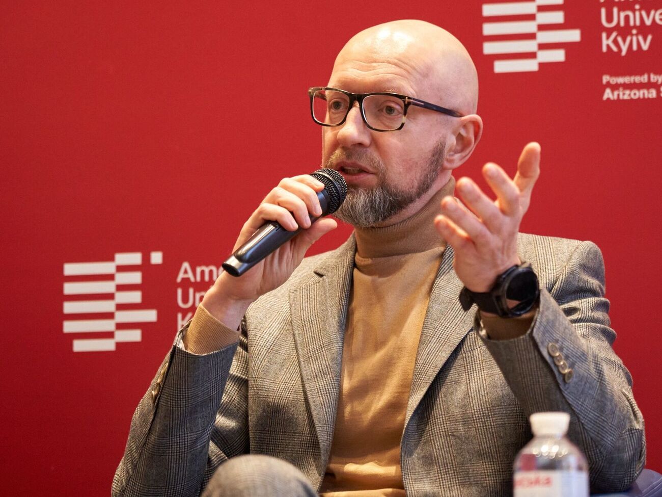 Яценюк сказав, які країни мають бути на боці України