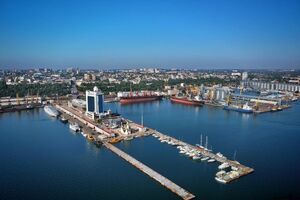 Порт Одеси ворог атакував ракетою, зазначає влада