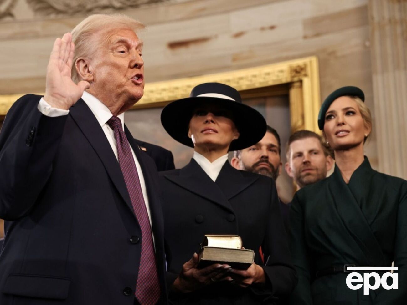 Во время инаугурации Дональда Трампа в январе 2025 года Меланья и Иванка Трамп демонстративно не общались