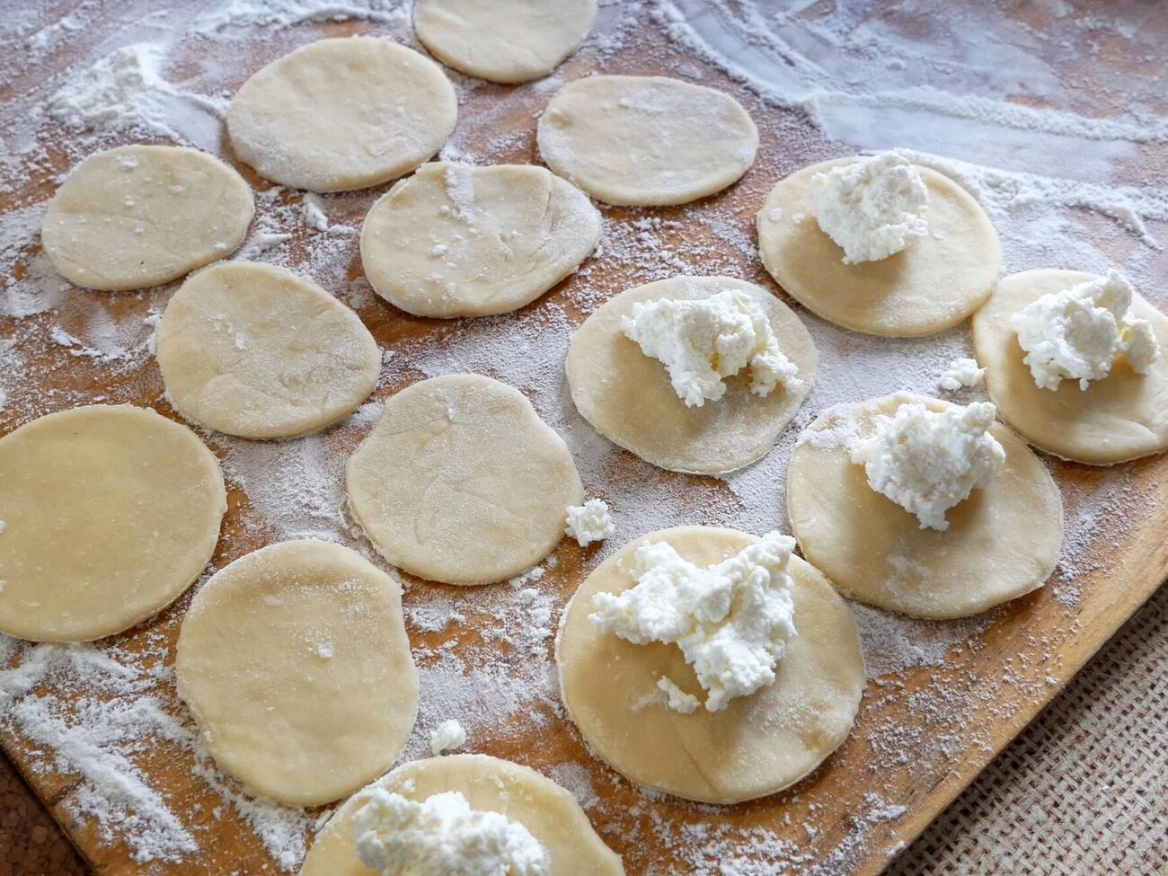 Це тісто готують на кип'яченій воді