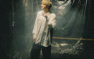 У новій версії пісні з'явилися оркестрові партії у приспівах і пауза на початку треку