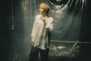 В новой версии песни появились оркестровые партии в припевах и пауза в начале трека