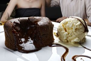 Фондан можна подавати з морозивом