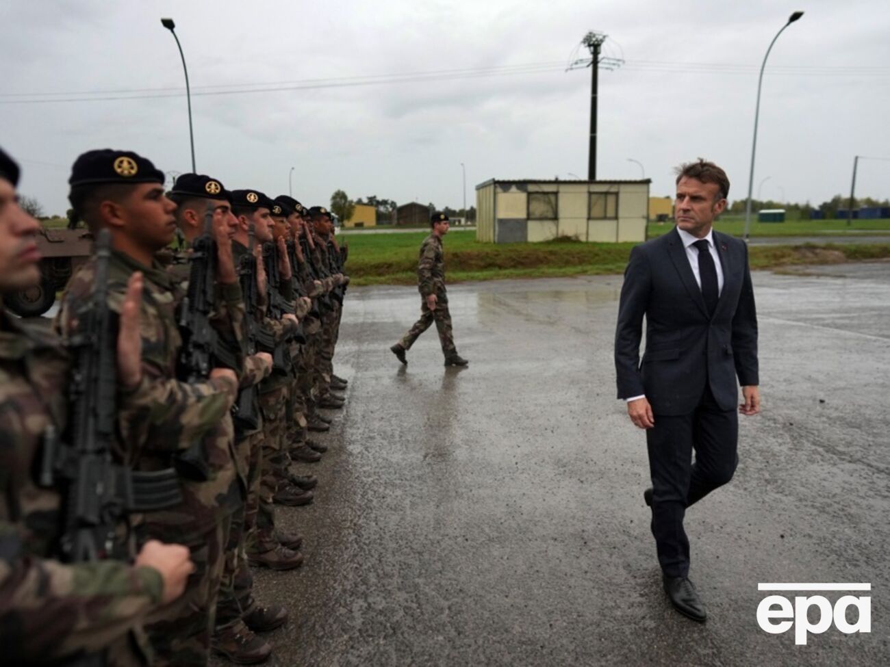 О вероятной отправке западных войск в Украину заявлял еще год назад Макрон