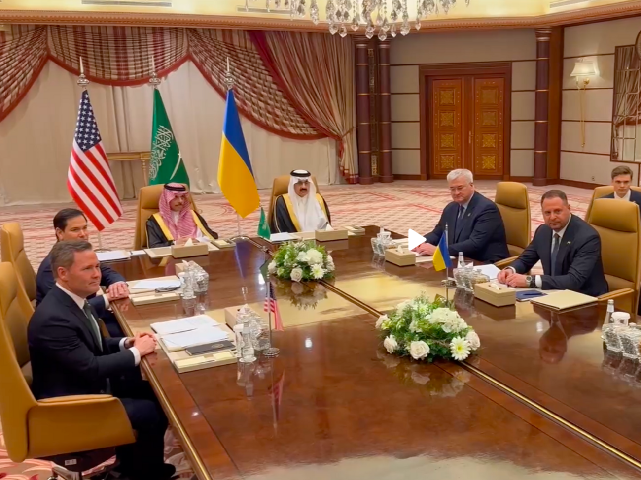 Стороны будут обсуждать путь к миру и двусторонние отношения – МИД Украины