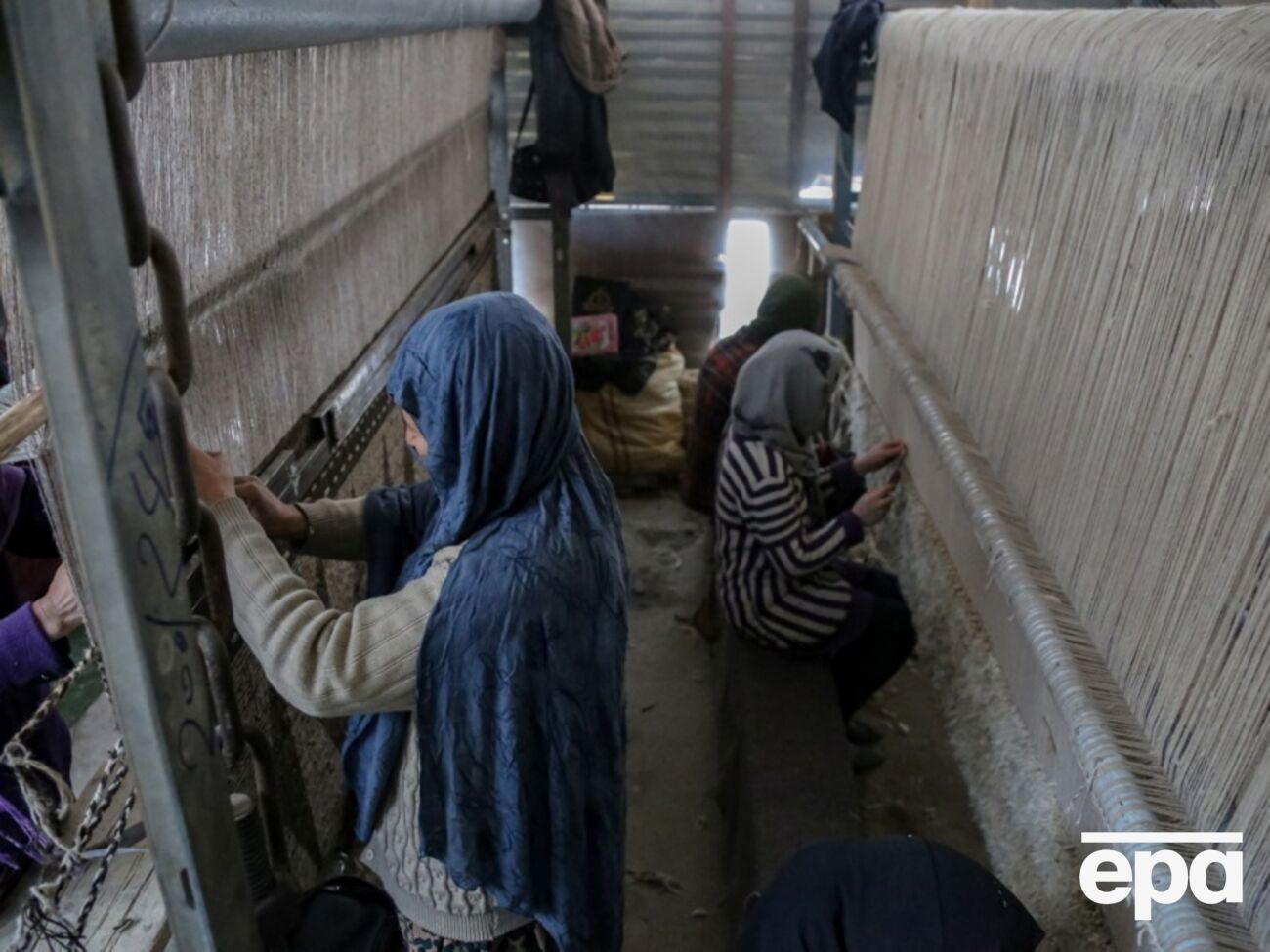 После прихода талибов к власти в Афганистане права женщин урезали