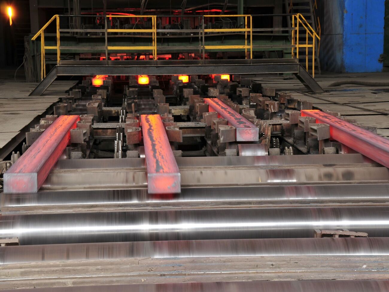 Украина как кандидат и будущий член единого европейского экономического пространства могла бы заместить российских поставщиков, говорится в материале