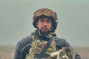 За словами військового, відтоді, як покинув викладацьку діяльність і вступив до лав української армії, він завжди носить із собою екстрений медичний набір