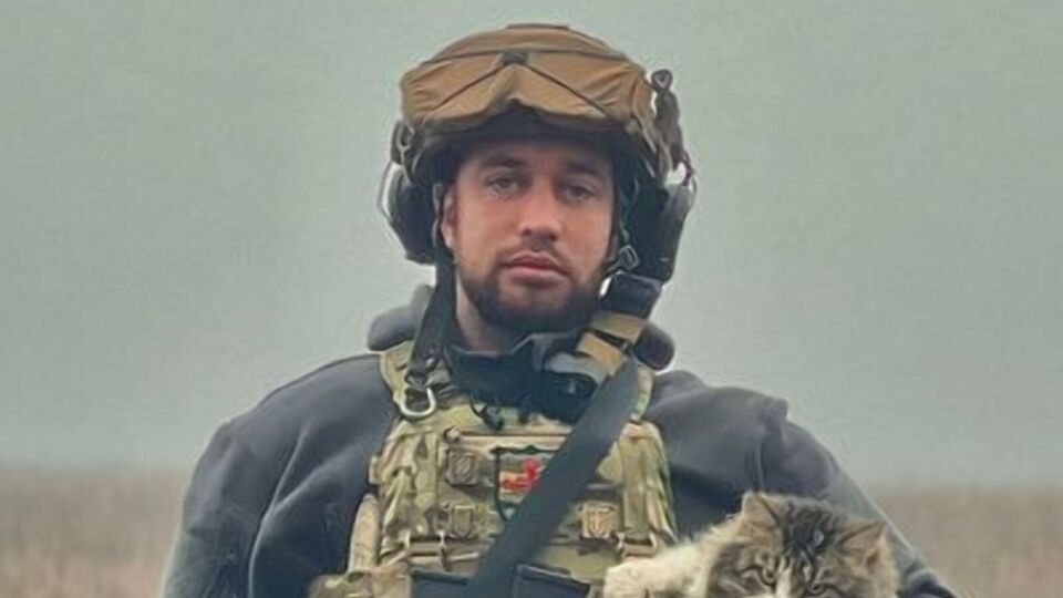 По словам военного, с тех пор как он оставил преподавательскую деятельность и вступил в ряды украинской армии, всегда носит с собой экстренный медицинский набор