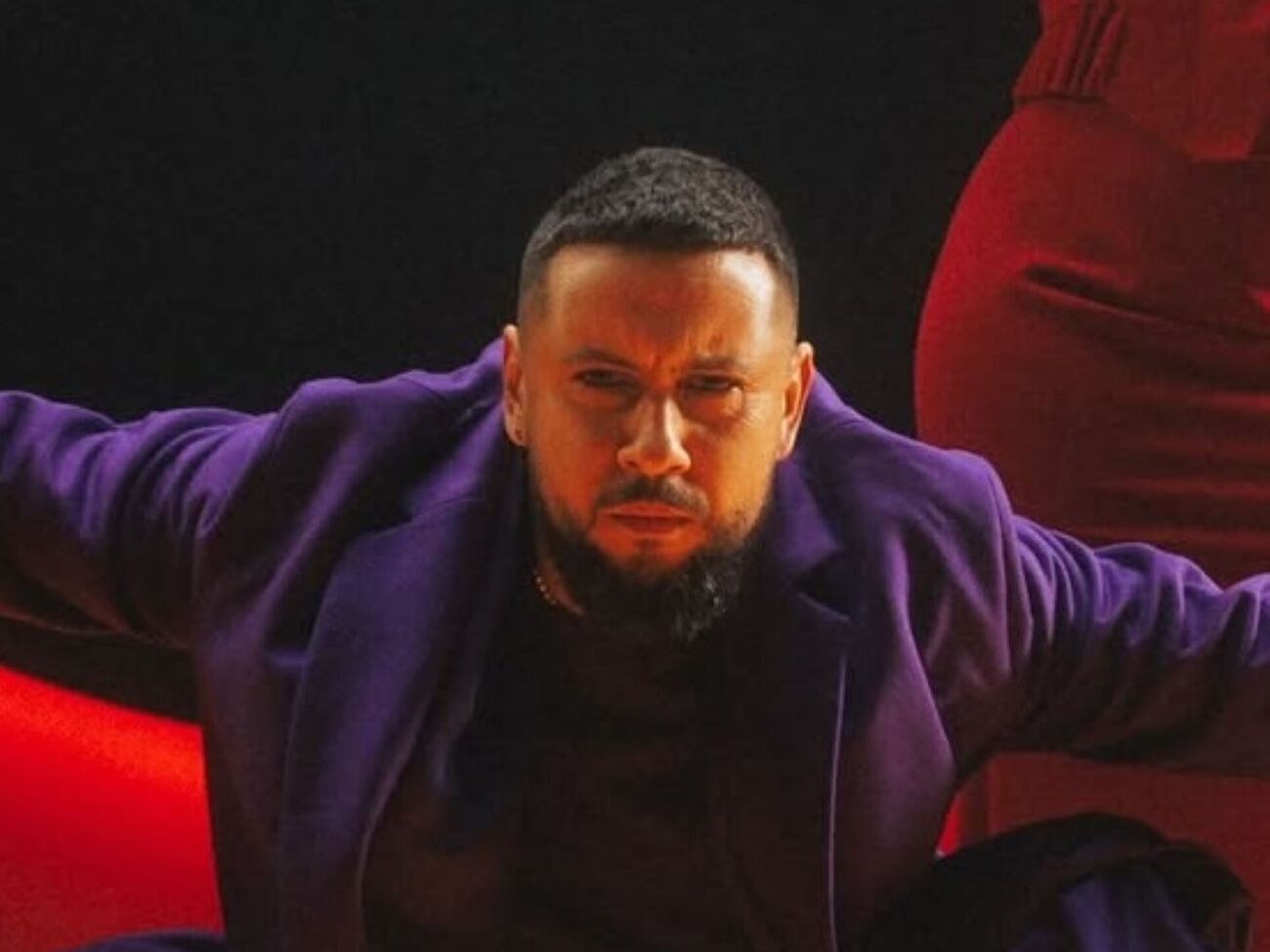 Monatik розповів, що забирає солодощі, які залишаються після концерту, дітям