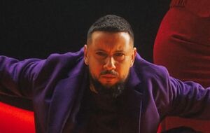 Monatik розповів, що забирає солодощі, які залишаються після концерту, дітям