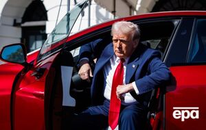 Когда репортер СNN спросил Трампа, останется ли действующим 50-процентный тариф, глава Белого дома ответил, что "даст ему знать"