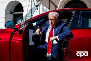 Коли репортер СNN запитав Трампа, чи залишиться чинним 50-відсотковий тариф, очільник Білого дому відповів, що "дасть йому знати"