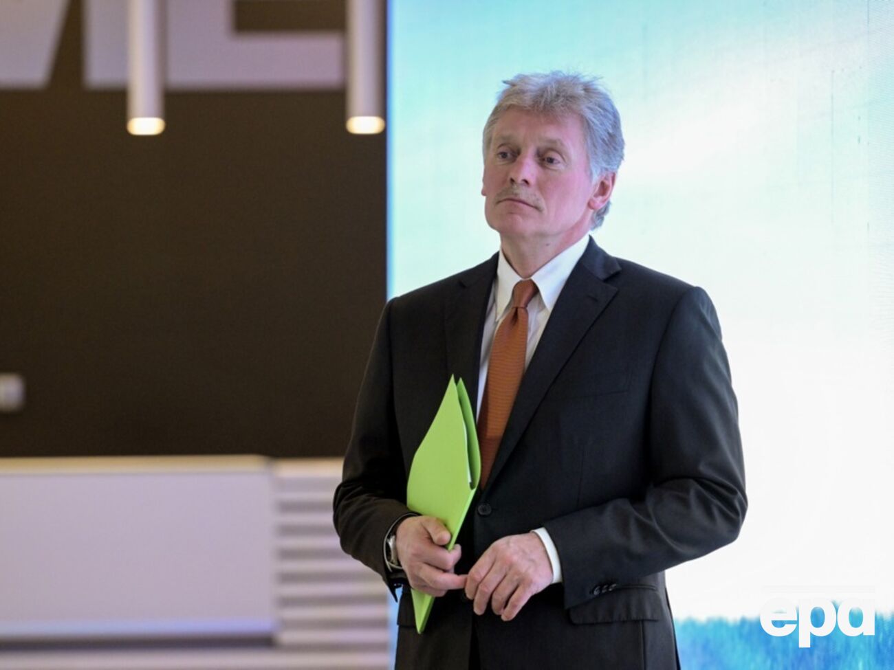 "Смотрите, вы забегаете чуть-чуть вперед, мы не хотим этого делать", – заявил спикер Кремля журналистам