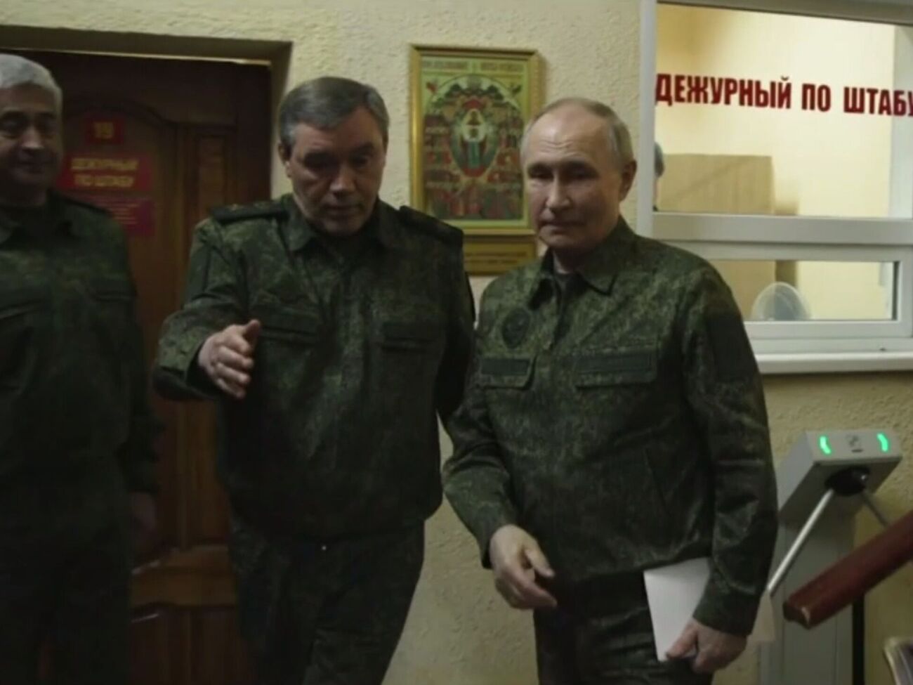 Путін (праворуч) намагатиметься грати у підвищення ставок перед США напередодні розмови, зазначили у РНБО України