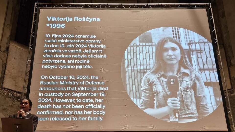 Рощину нагородили за сміливість розповідати про війну в Україні, зокрема про життя людей на окупованих Росією територіях