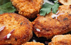 Постные котлеты обжаривают на растительном масле