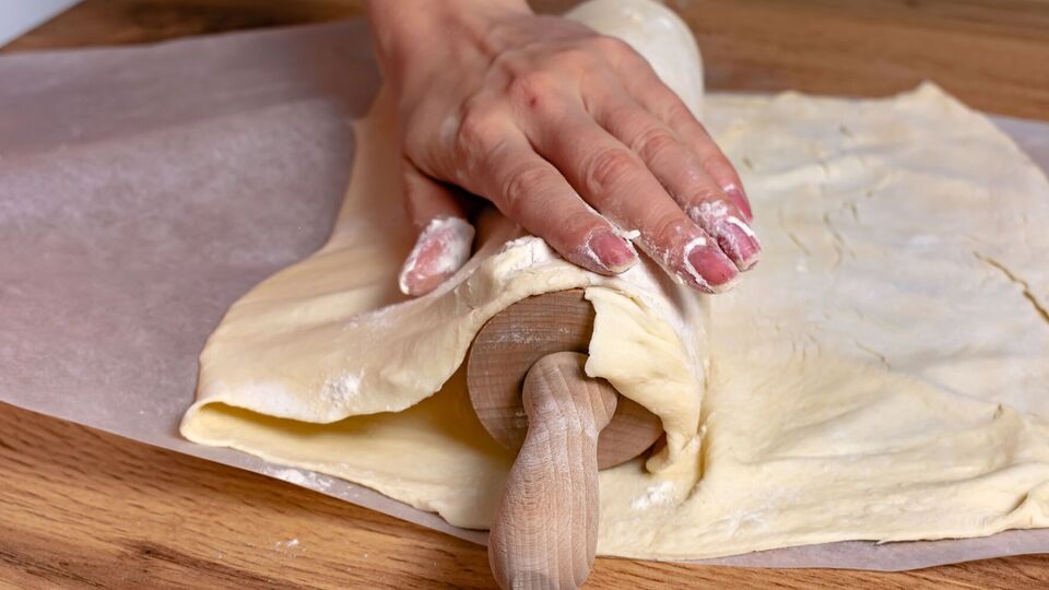 Тесто получается нежное и слоистое