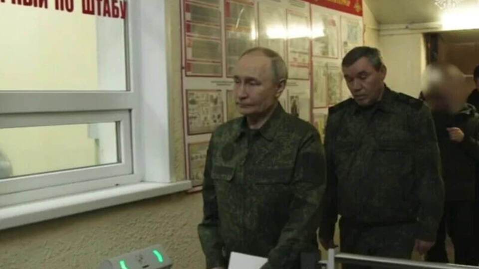 Аналітики ISW вважають появу Путіна у військовій формі "помітним кроком". Досі він відвідував армію РФ на передовій один раз і був одягнений у костюм