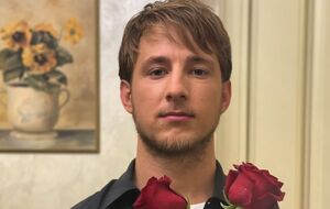 По словам Терена, он старается передвигаться на колесном кресле, а не на протезах