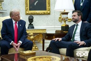 За словами Трампа, шкарпетки Венса відволікли його від розмови про інфляцію
