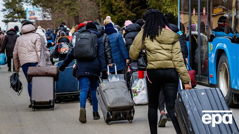 В феврале фон дер Ляйен говорила, что вернуться в Украину хотят 4,5 млн беженцев