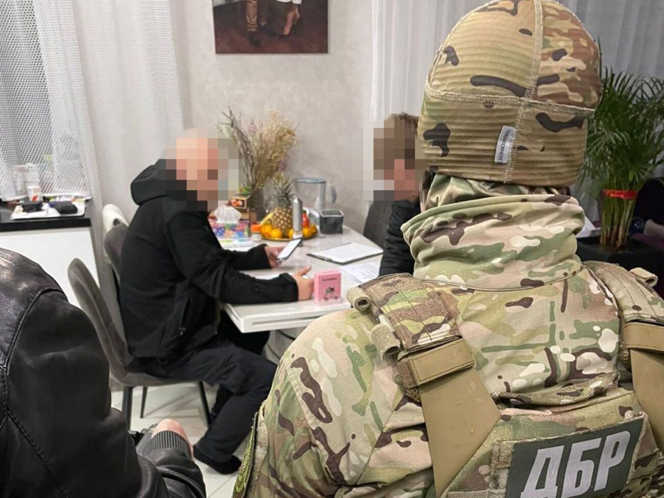 Схема охоплювала працівників 14 підприємств і загалом 460 осіб