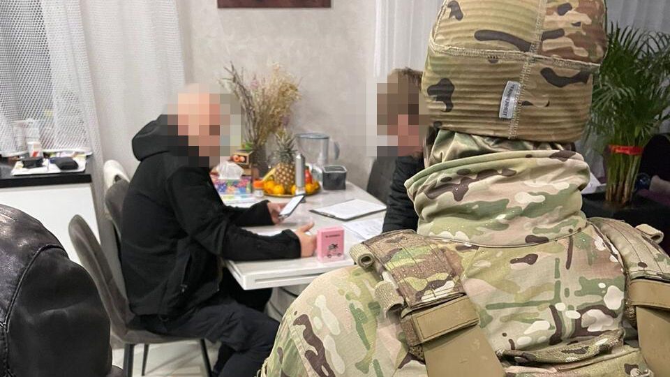 Схема охоплювала працівників 14 підприємств і загалом 460 осіб