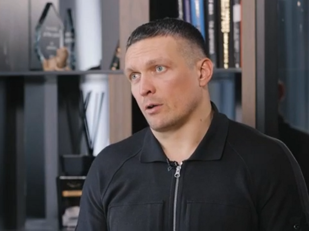 Усик: В моей жизни много вещей, которые происходят со мной, – я их себе немножечко выдумываю