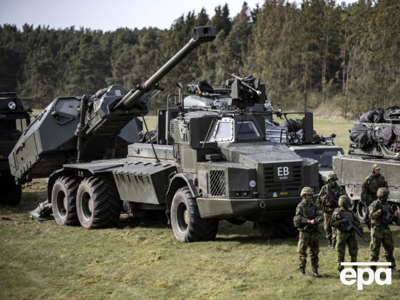 Стоимость техники составляет примерно $300 млн, уточнил Юнсон