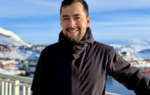 Эгеде отметил, что гренландцы не должны позволять, чтобы к ним "дальше относились с неуважением"