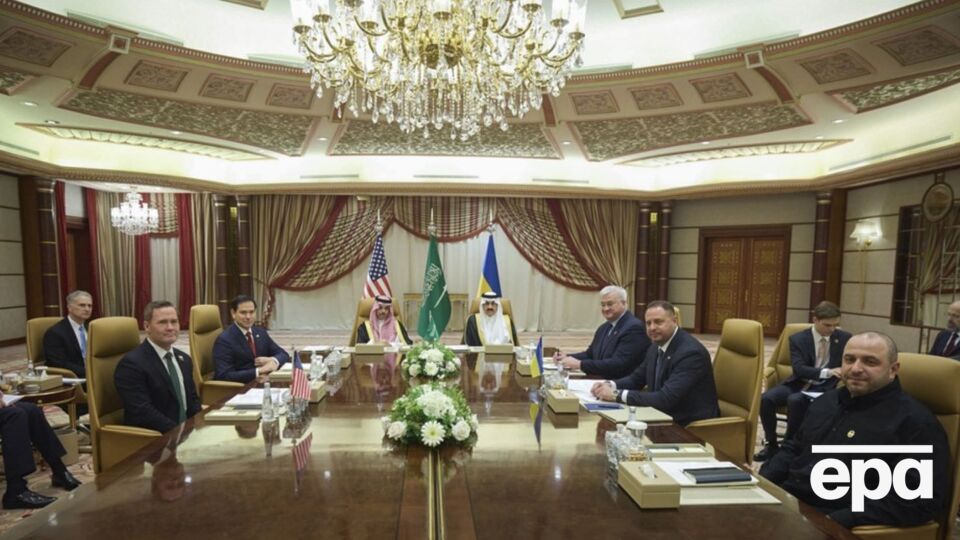 Українська делегація поклала схвалену урядом угоду на стіл, щоб, за словами джерела, американці розглянули її у Вашингтоні