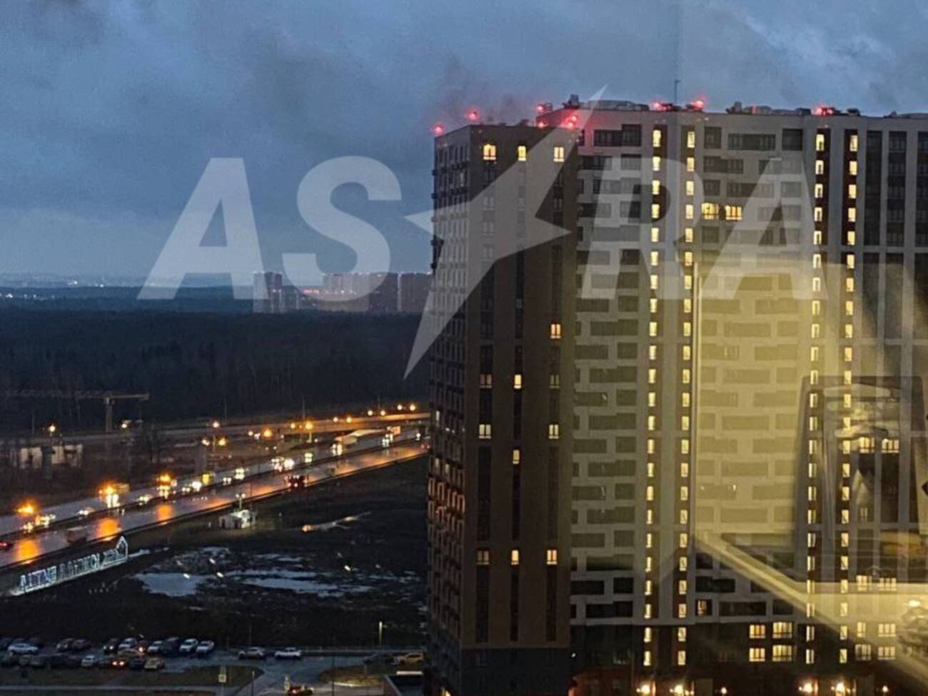 У ЖК "Южная Битца" в Підмосков'ї влучили уламки дронів, пише Astra