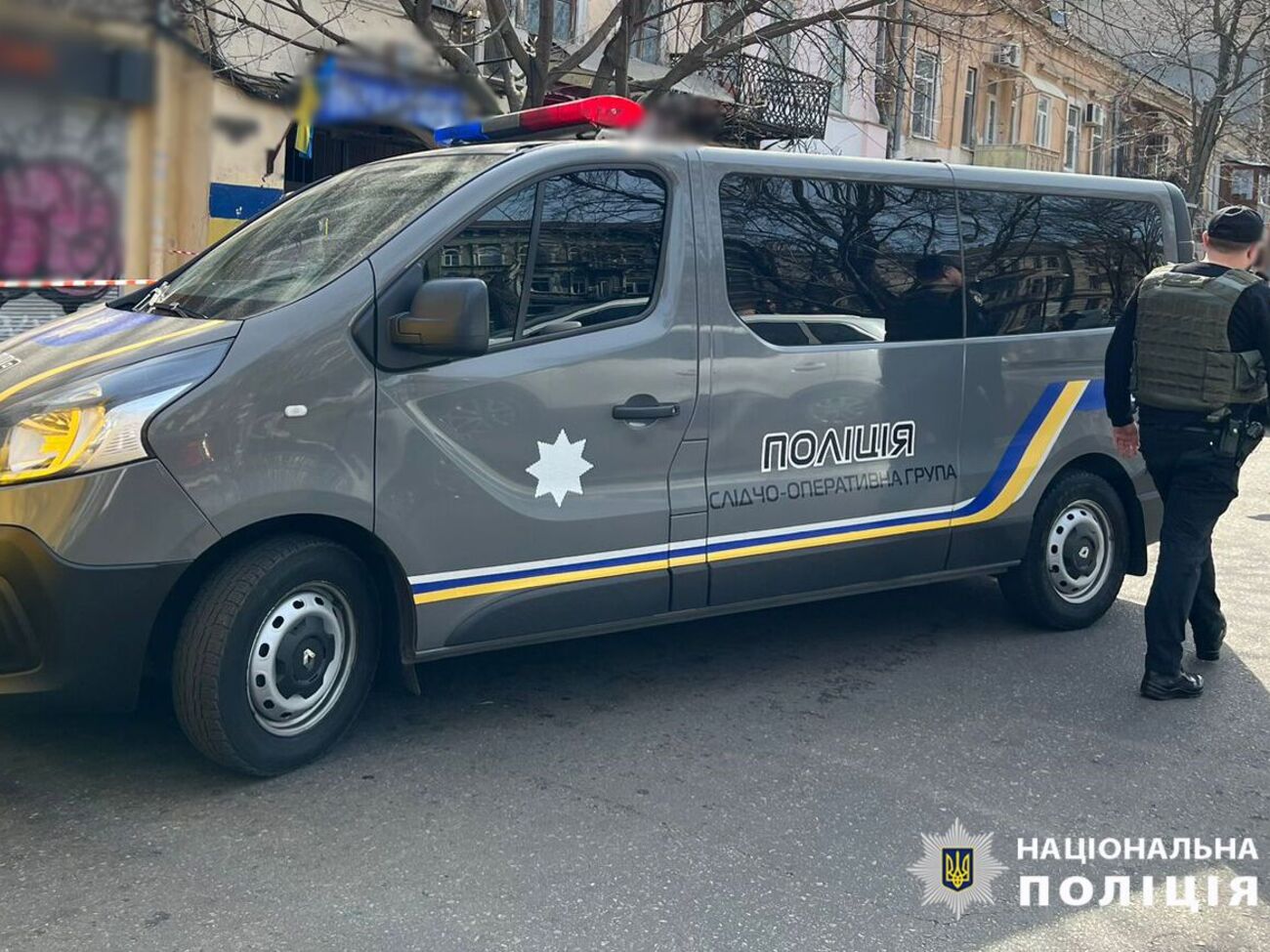 Слідчі й далі працюють на місці злочину