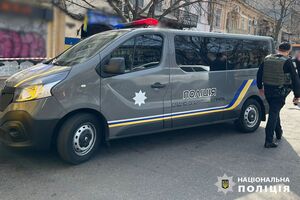 Слідчі й далі працюють на місці злочину