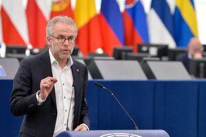 Санкції ЄС накладено на більшу кількість суден, але потрібно зробити більше, заявив Ройтен