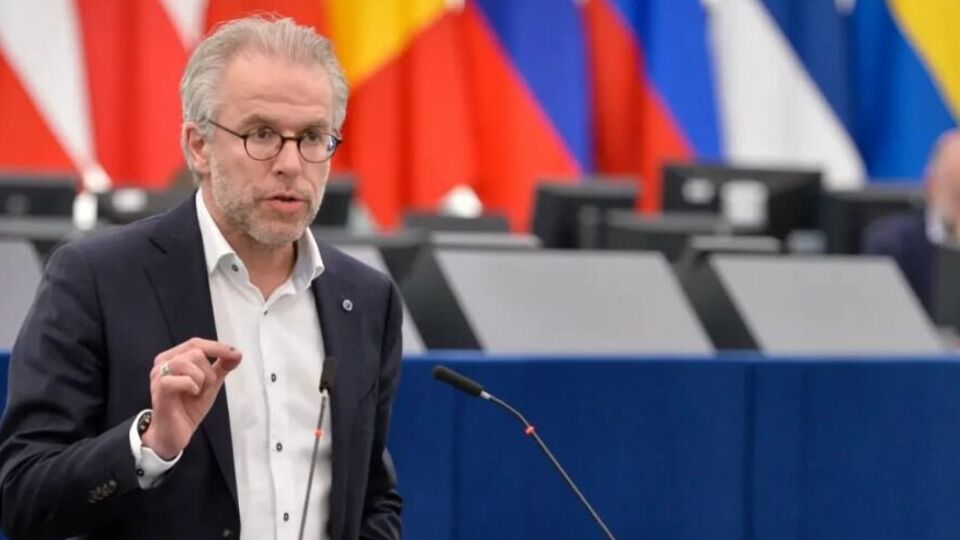 Санкції ЄС накладено на більшу кількість суден, але потрібно зробити більше, заявив Ройтен