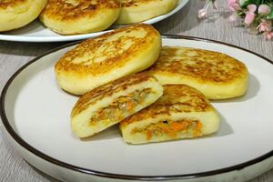 Зрази з такою оригінальною начинкою неодмінно сподобаються тим, хто любить кулінарні експерименти