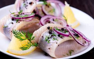 Сельдь маринуется за одну ночь